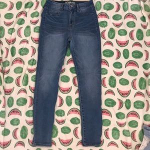 A size 27/5 rewash brand medium wash jeans